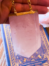 Carregar imagem no visualizador da galeria, Venus ~ Rose Quartz Necklace
